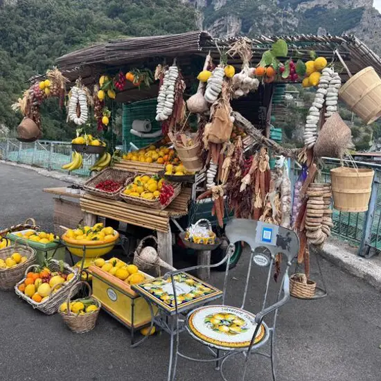 Sam_Bridie_Lemon_Market.jpg